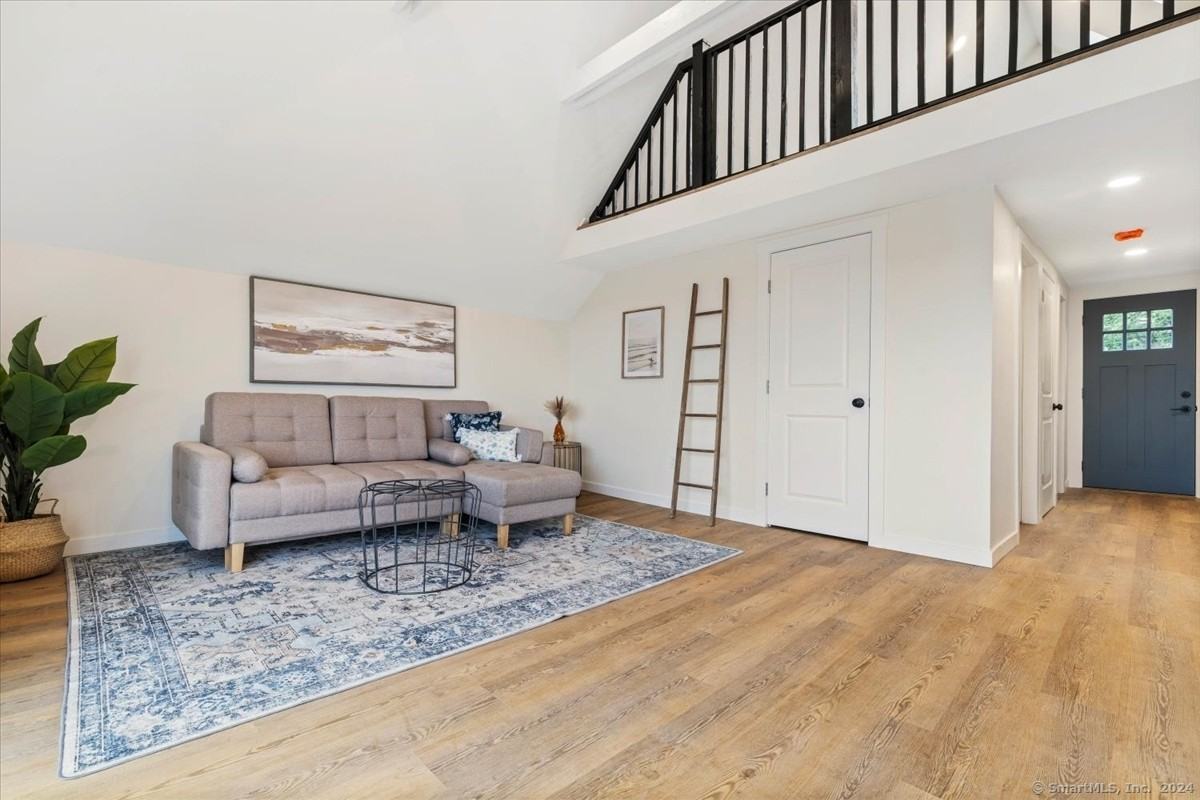 122 Thames Street - Photo 3 of 13