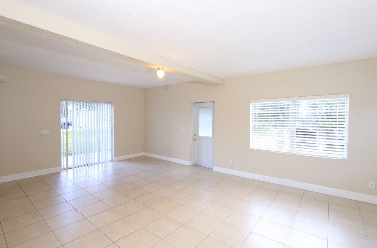 4916 Silver Oak Dr - Photo 4 of 39