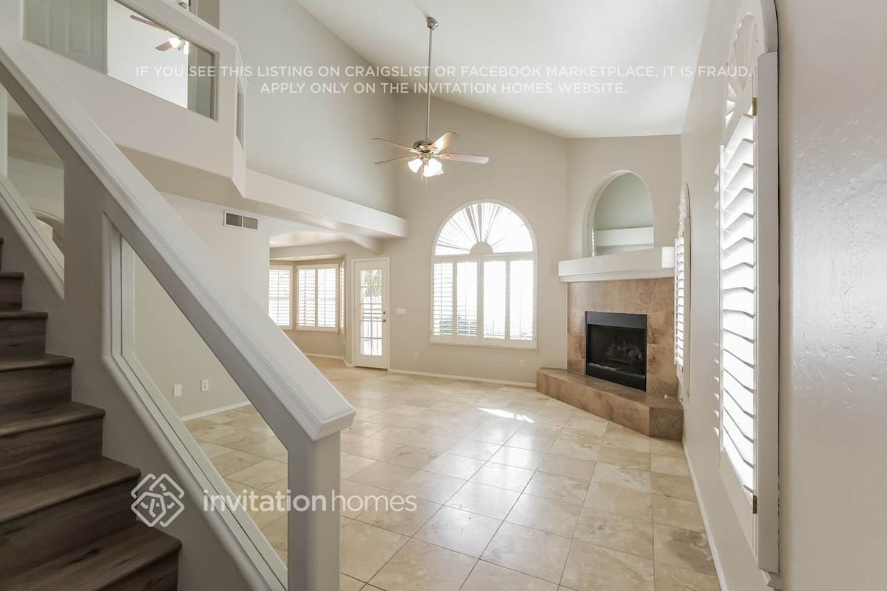 1405 W Crystal Springs Dr - Photo 4 of 17