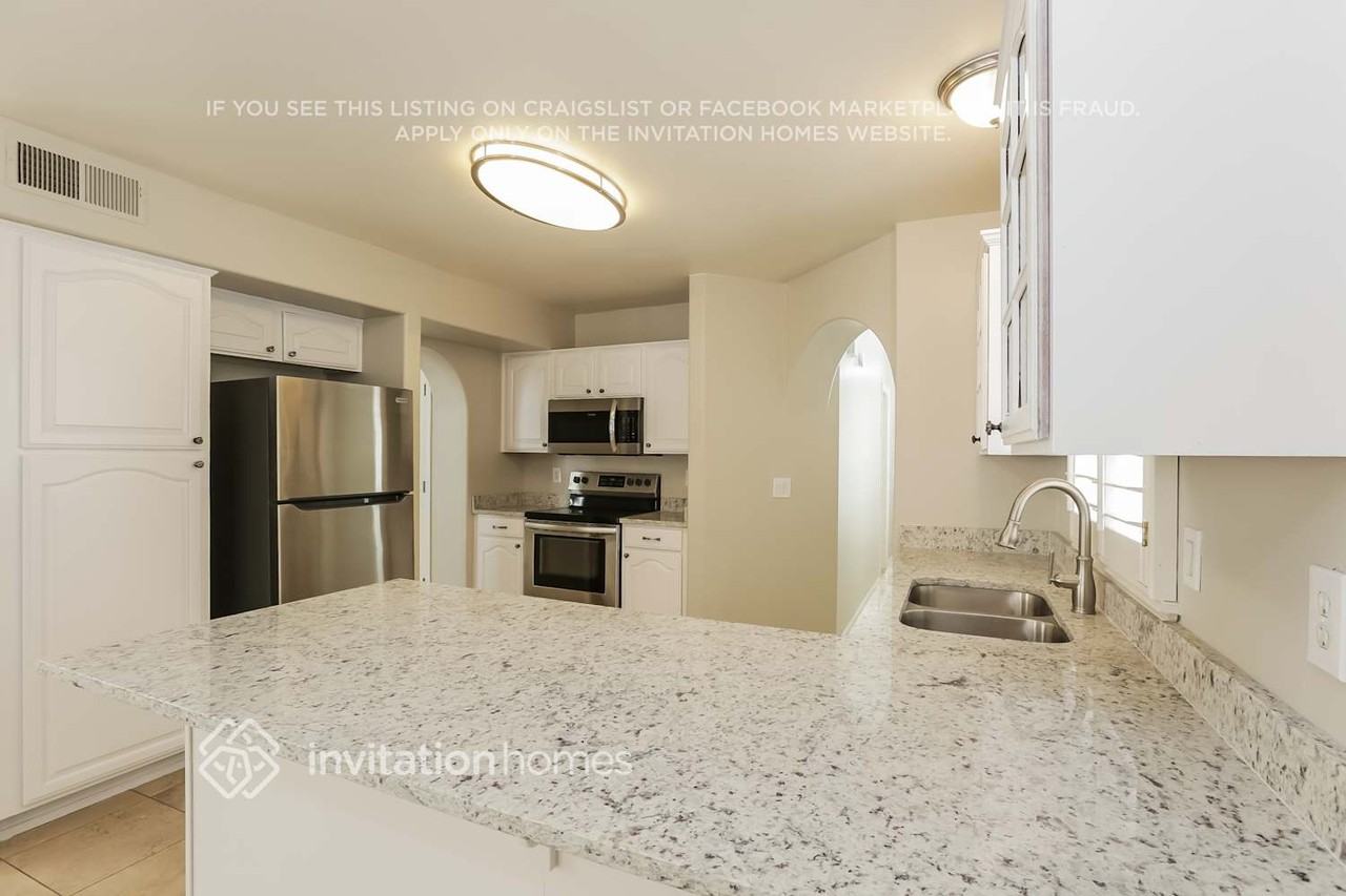 1405 W Crystal Springs Dr - Photo 5 of 17