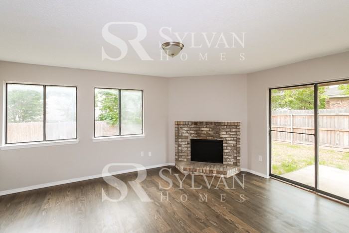 2216 Hollybush Ln - Photo 3 of 15