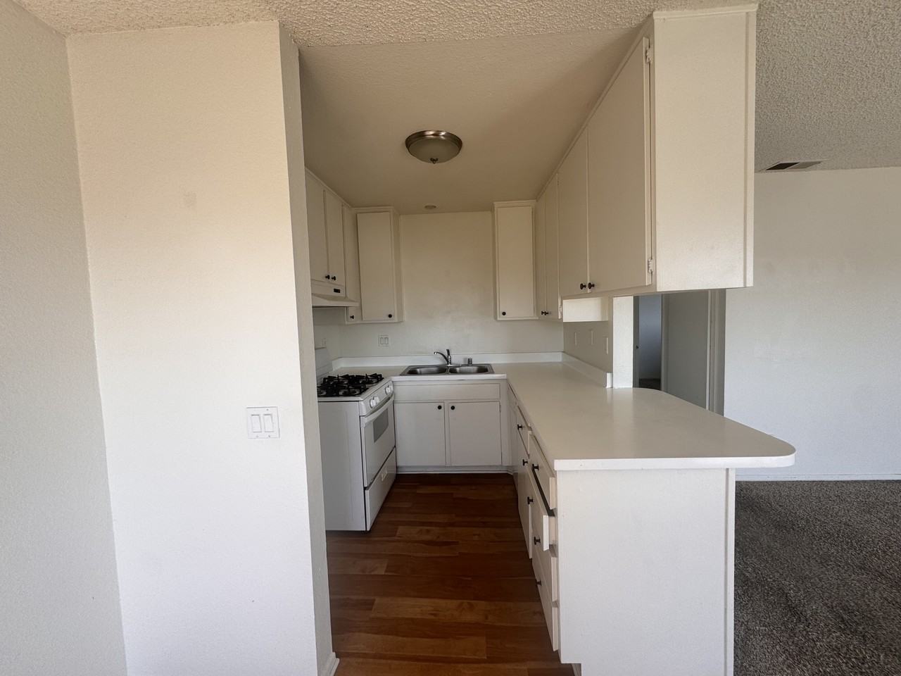 9842 Hamilton Ave #14 - Photo 5 of 16