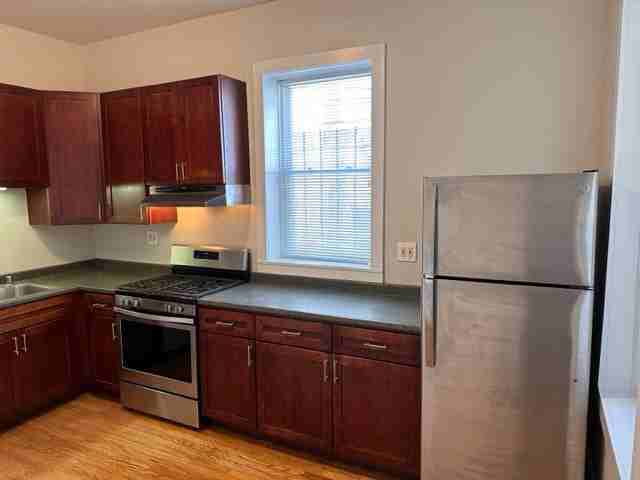 1746 W Beach Ave #1F - Photo 7 of 21