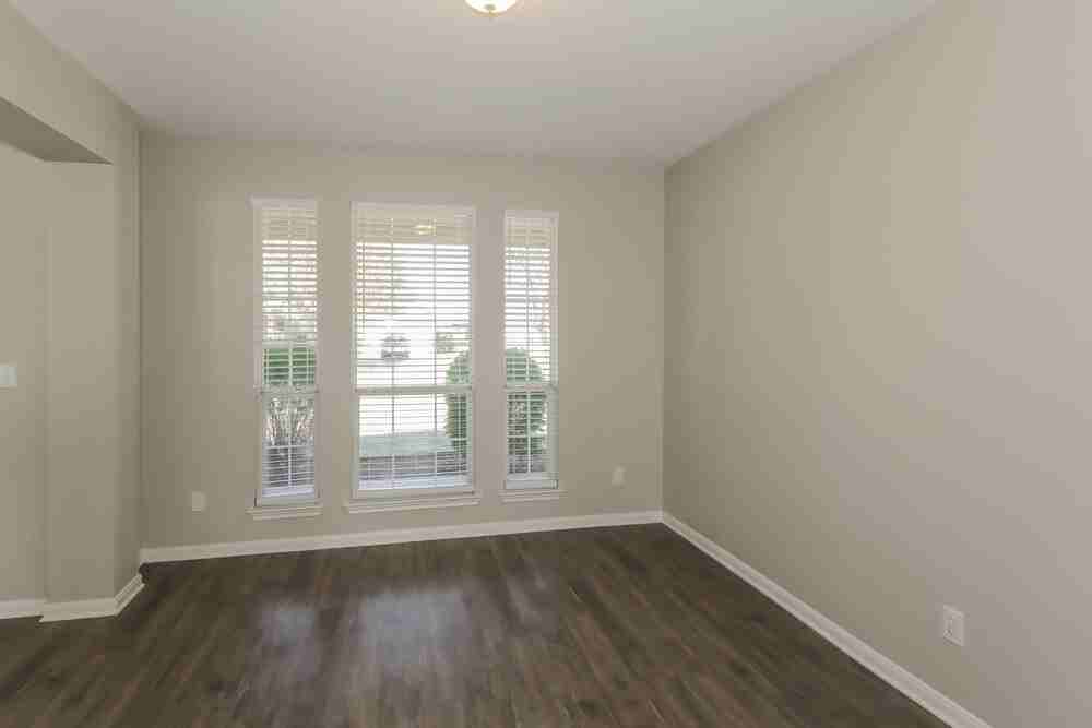 539 W Metcalfe St - Photo 7 of 17