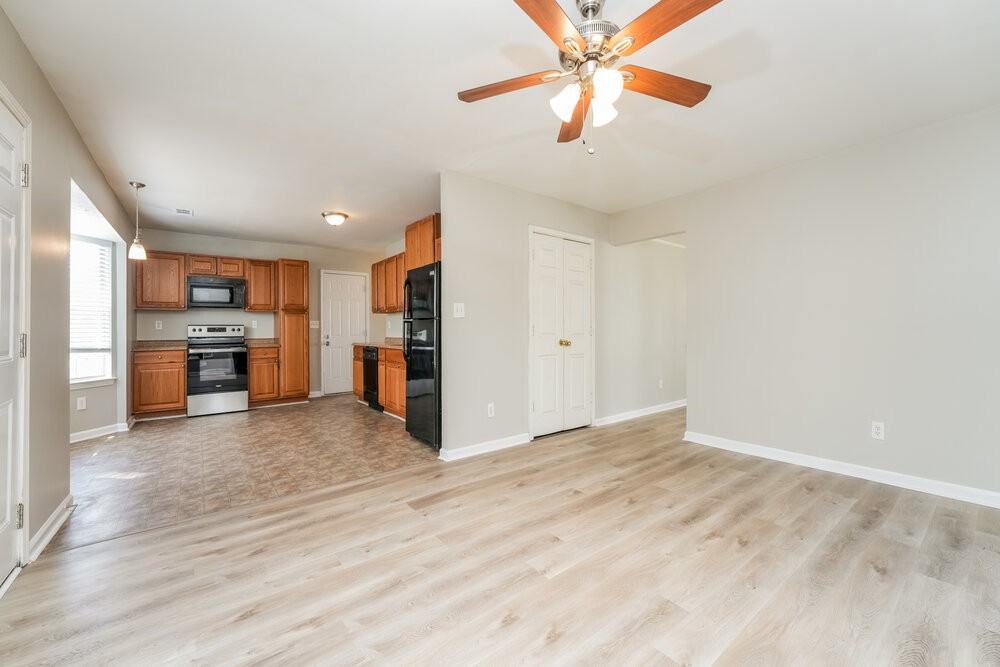 3213 Kings Glen Dr - Photo 5 of 17