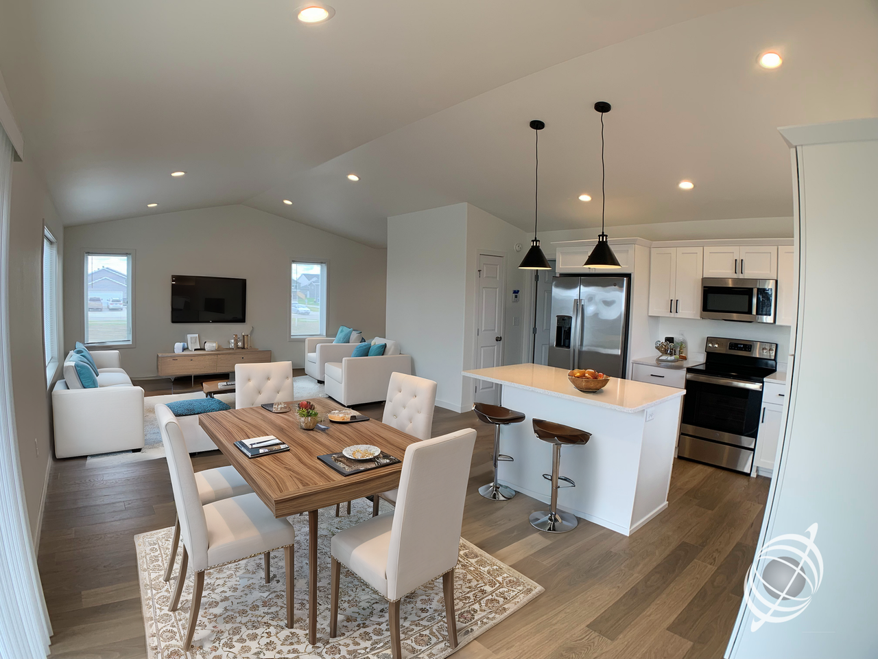 6880 Joseph St - Photo 2 of 28