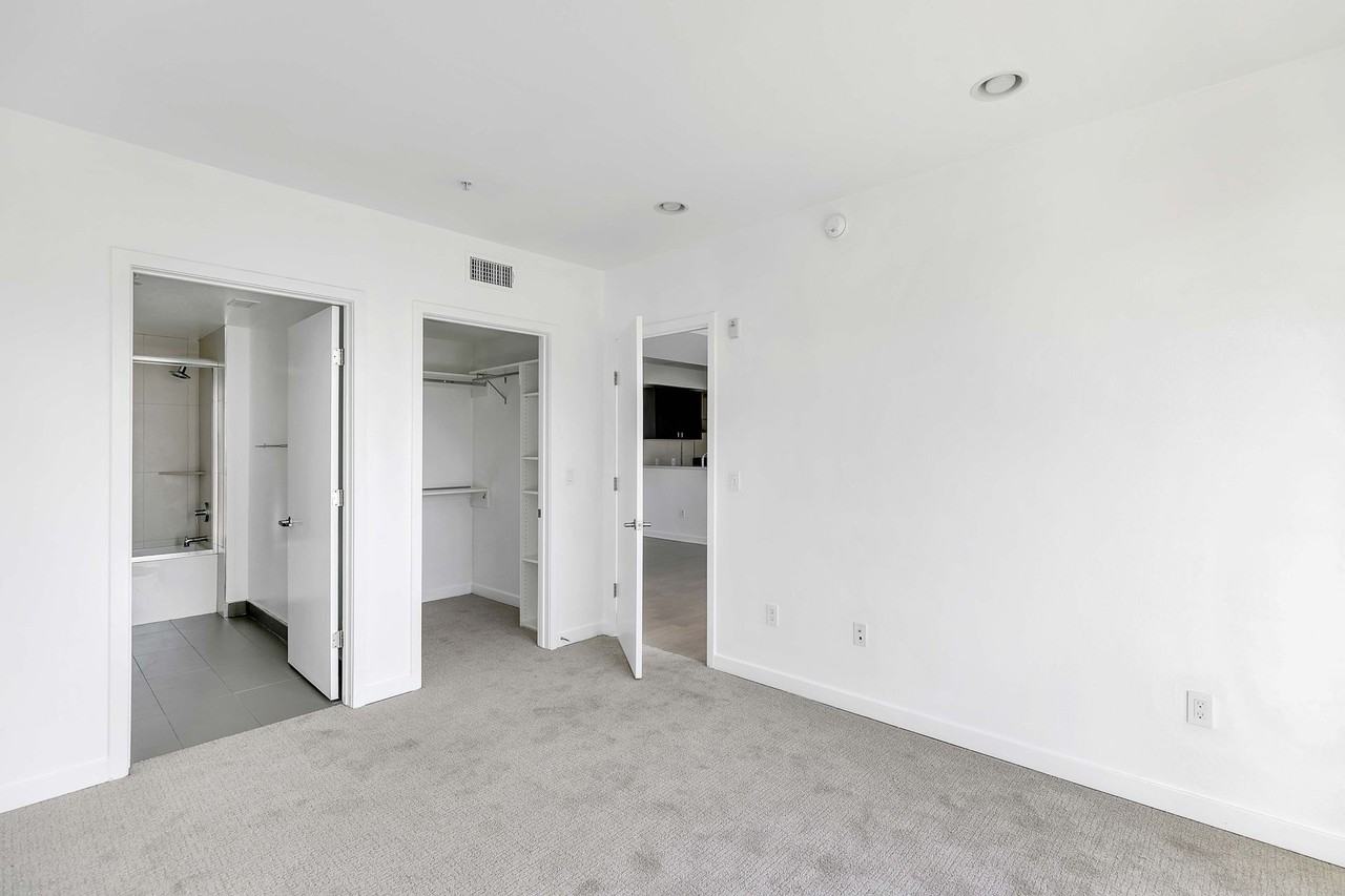 11900 Courtleigh Dr - Photo 7 of 12