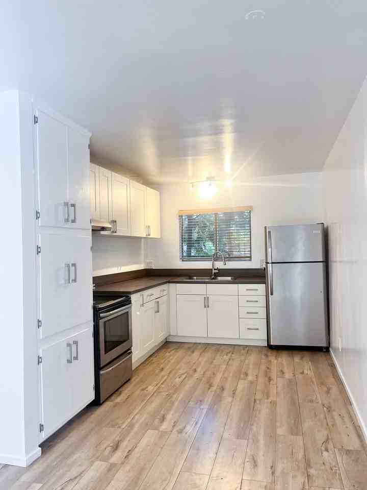 Limited Time Offer: ONE MONTH FREE! Charming 2 - Photo 3 of 10