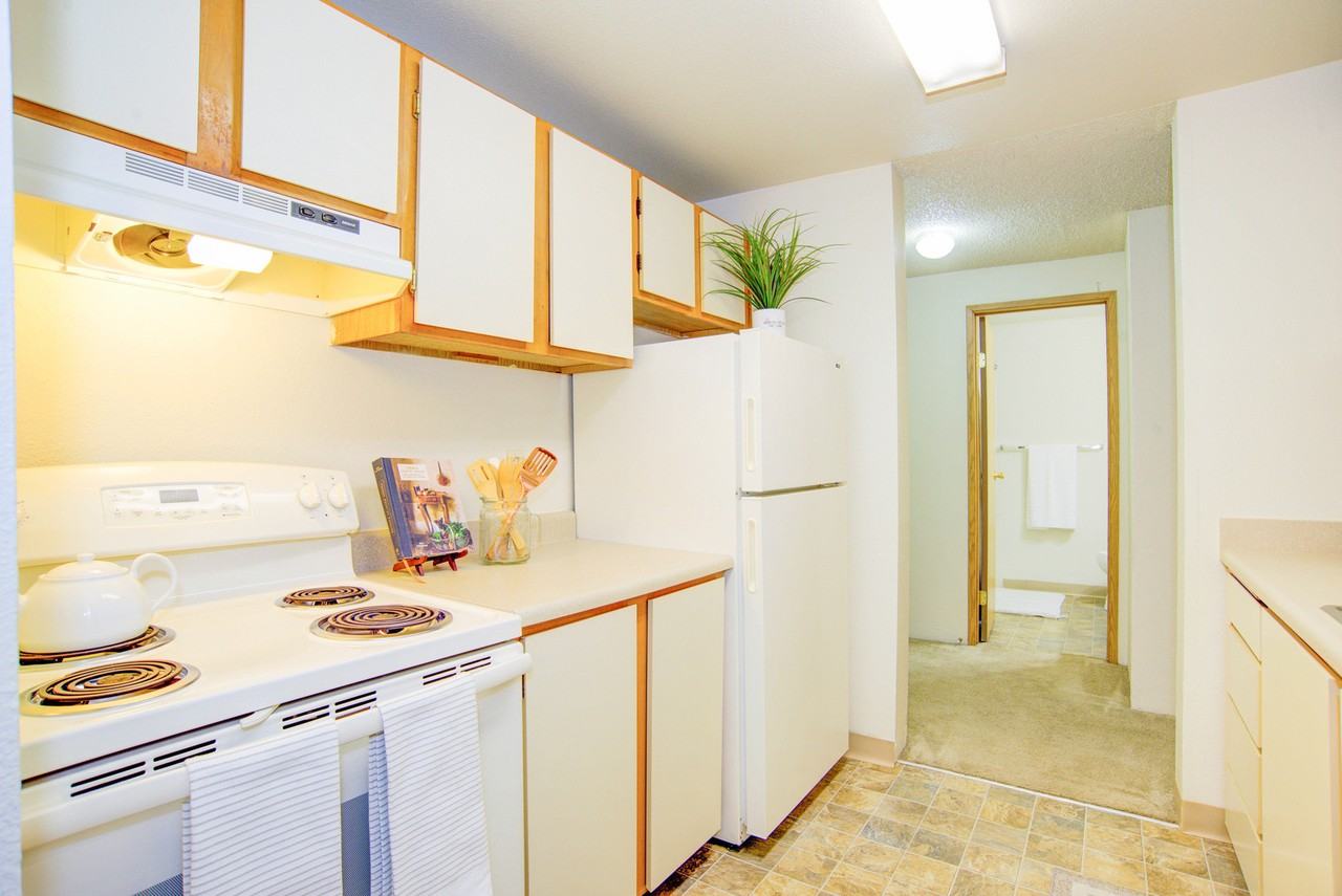 Willow Court Apartments - Photo 4 of 37