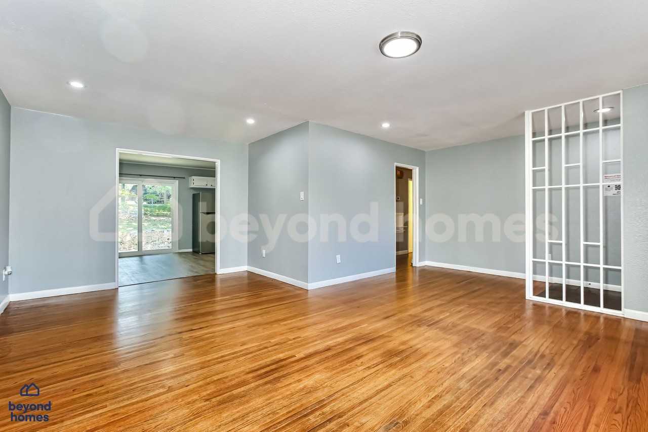 1923 Biscayne Dr - Photo 4 of 20