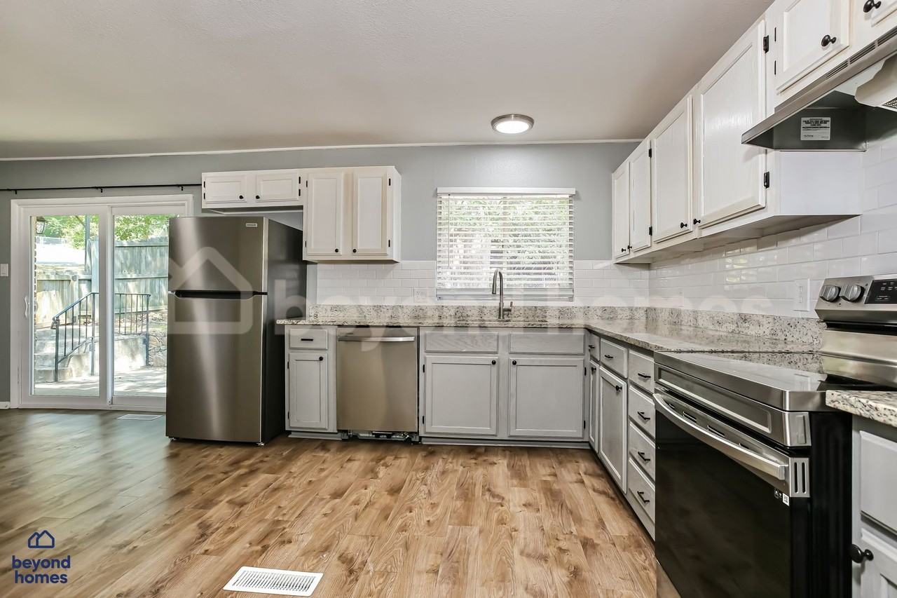 1923 Biscayne Dr - Photo 6 of 20