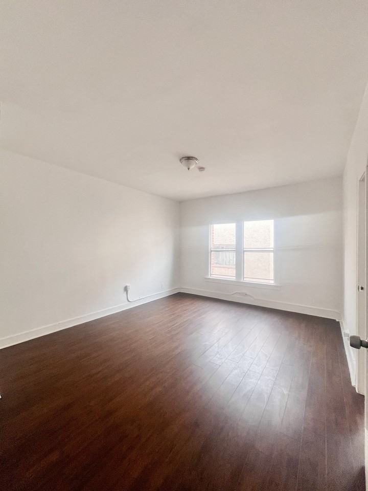 The Devon Apartments - Photo 2 of 21