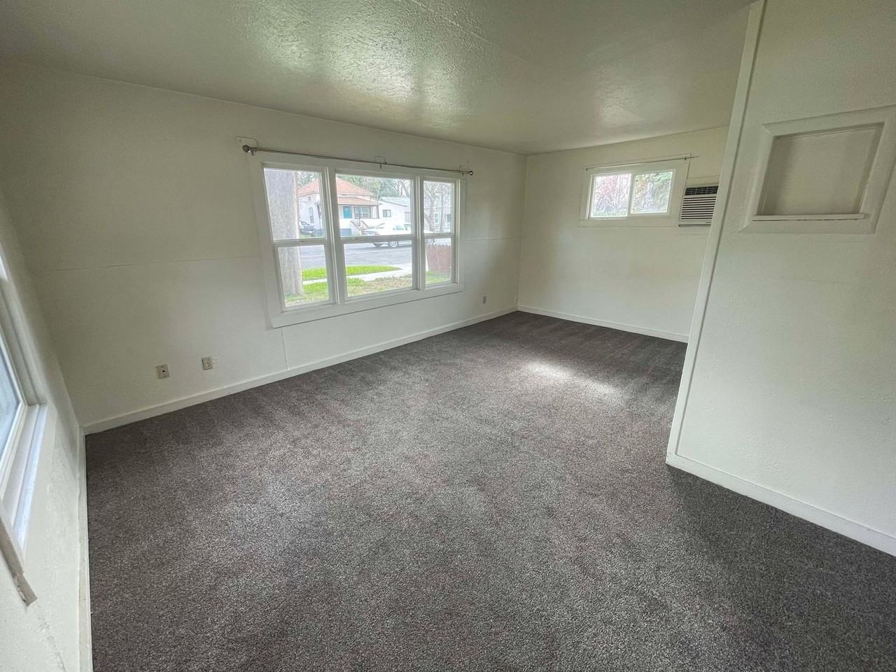 724 Hazel St - Photo 2 of 10