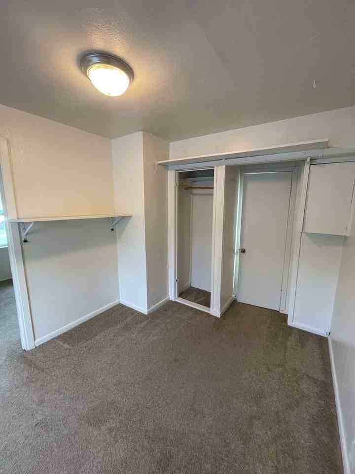 724 Hazel St - Photo 5 of 11