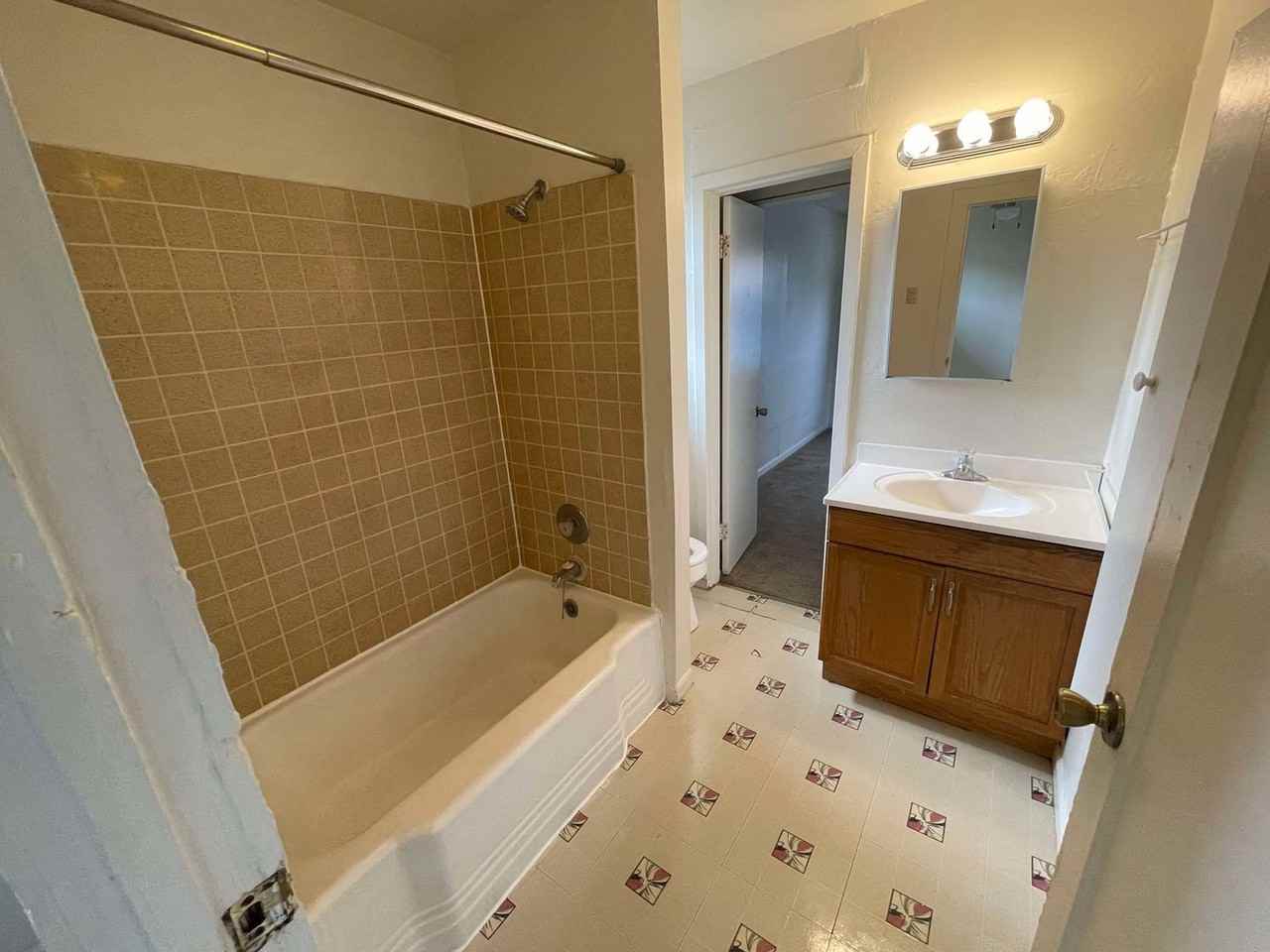 724 Hazel St - Photo 6 of 11