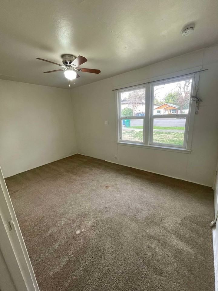 724 Hazel St - Photo 7 of 11