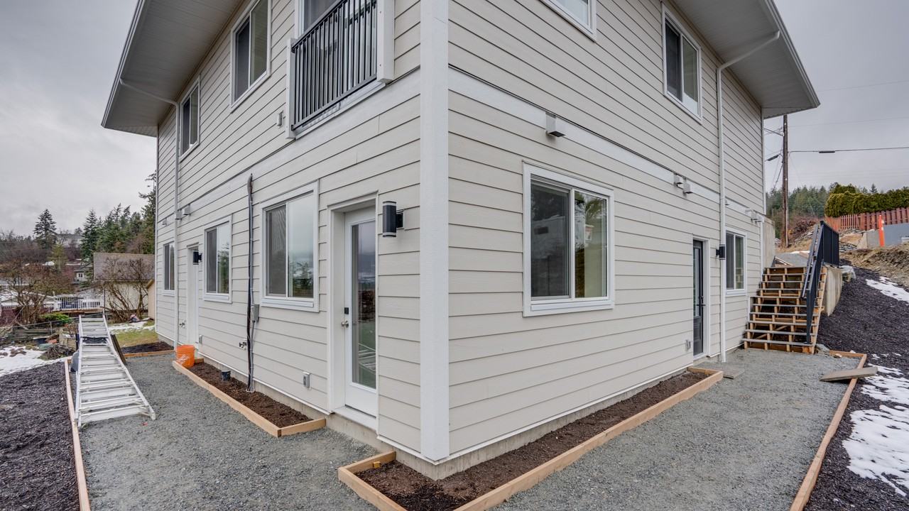 114 Birch Cres #2 - Photo 2 of 9