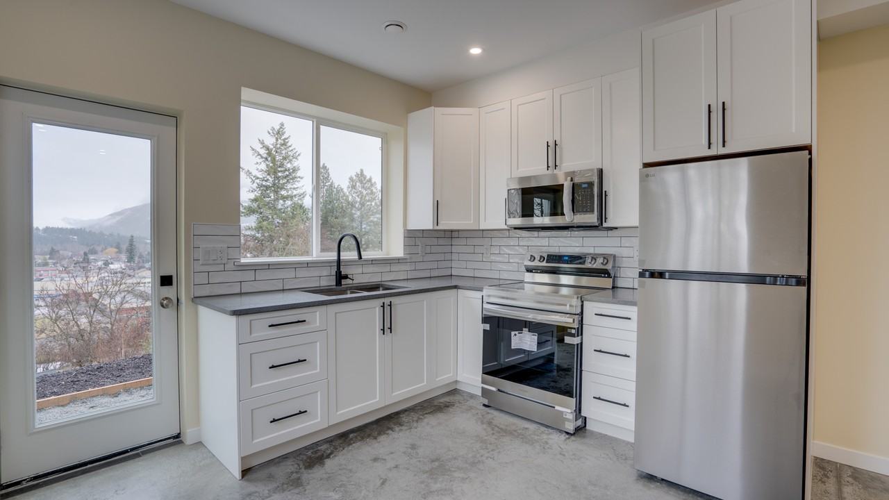 114 Birch Cres #2 - Photo 3 of 9