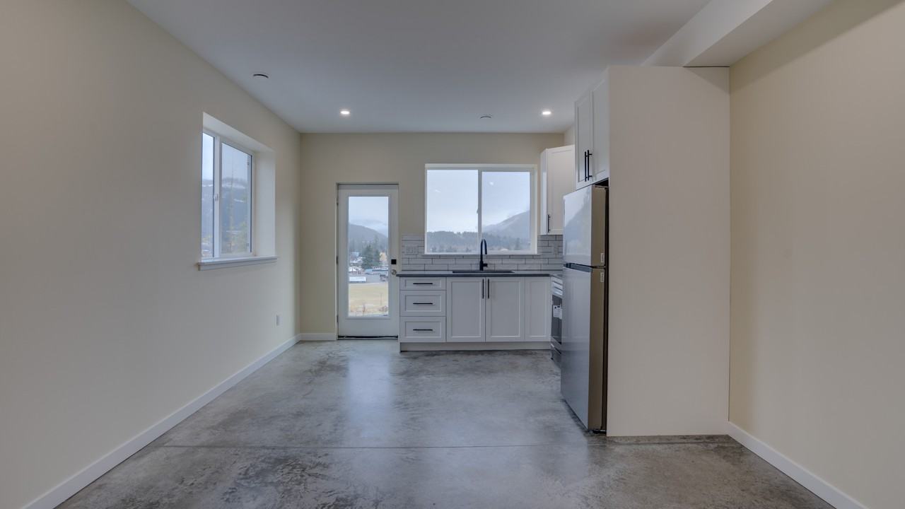 114 Birch Cres #2 - Photo 5 of 9