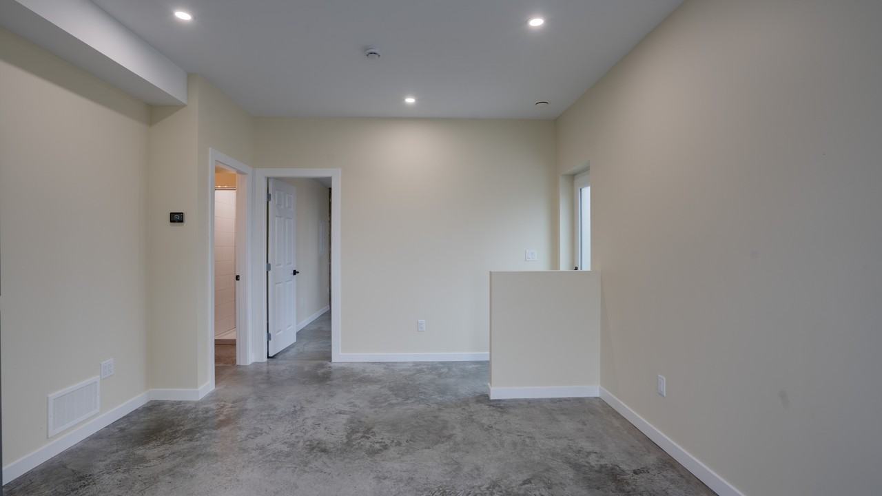 114 Birch Cres #2 - Photo 6 of 9