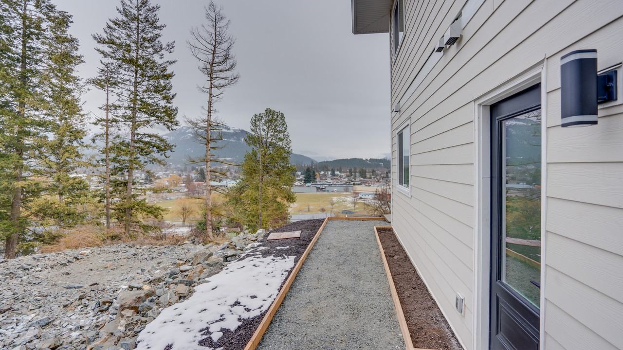 114 Birch Cres #3 - Photo 2 of 8