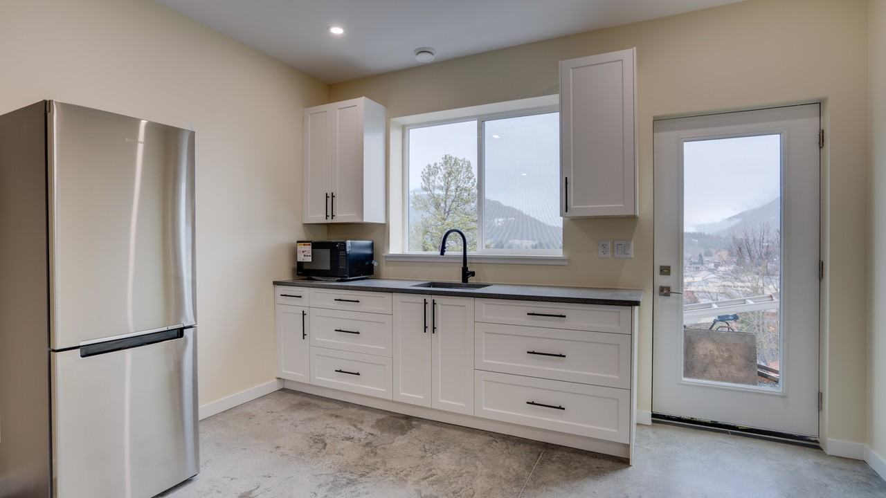 114 Birch Cres #3 - Photo 3 of 8