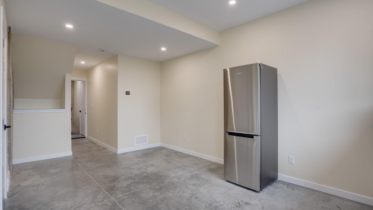114 Birch Cres #3 - Photo 4 of 8