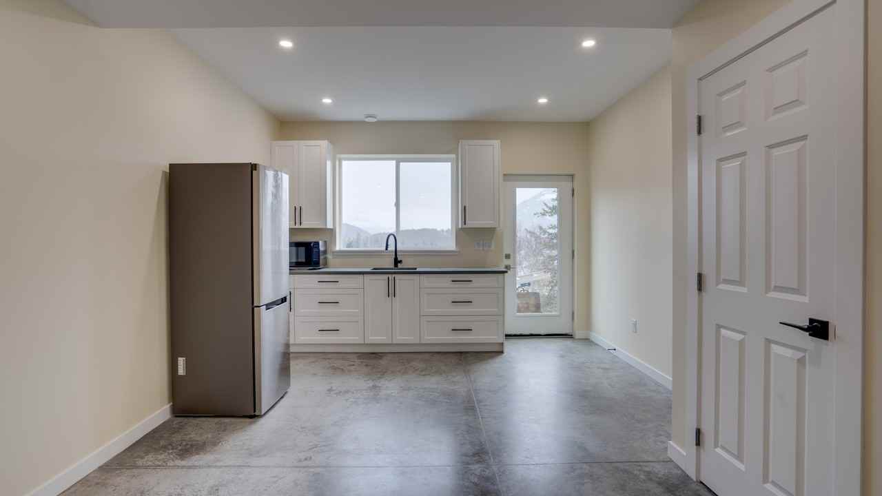 114 Birch Cres #3 - Photo 5 of 8