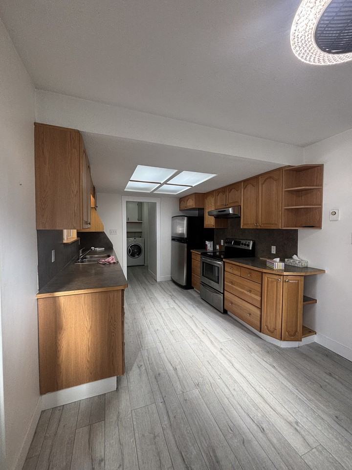 6661 50 St Ne #1 - Photo 3 of 10