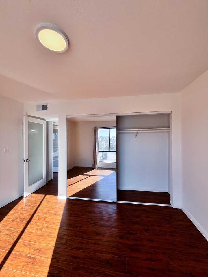 215 N. Mariposa Ave. - Photo 2 of 9