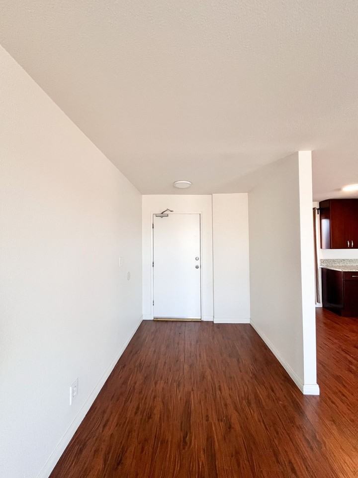 215 N. Mariposa Ave. - Photo 3 of 9