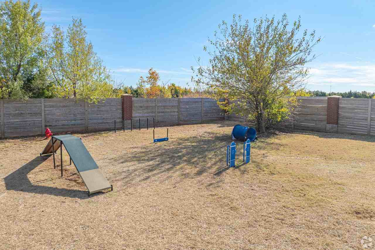 Welcome to Edmond at Twenty500, where luxury meets convenience! - Photo 3 of 50