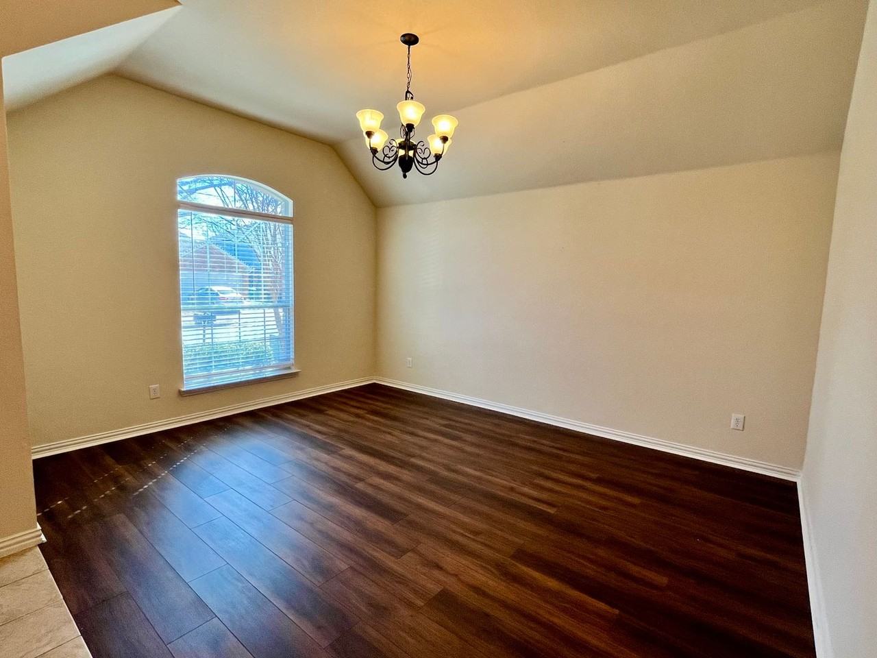 921 Raleigh Path Rd - Photo 7 of 23