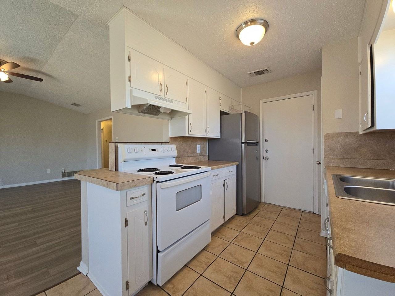 1906 Galaxy Dr - Photo 6 of 21