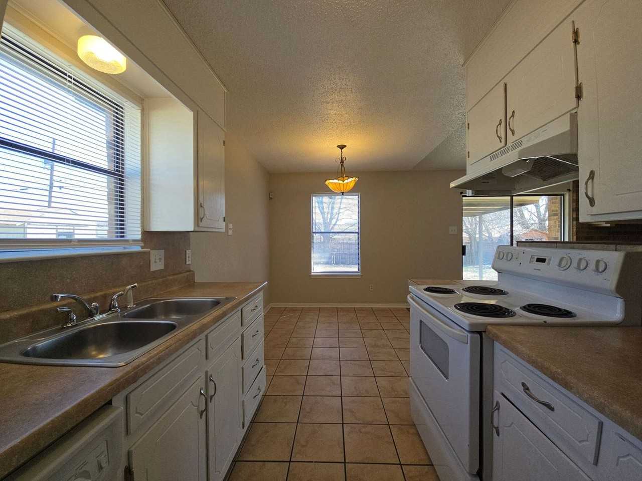 1906 Galaxy Dr - Photo 7 of 21