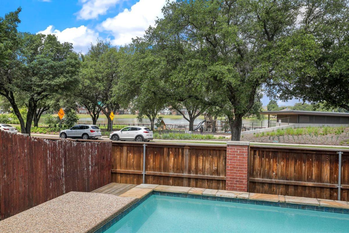 2421 Old Hickory Ln - Photo 2 of 46