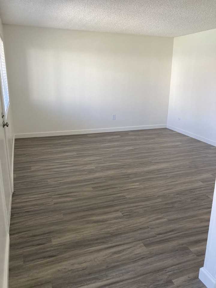 Oakleaf Apartments - Photo 6 of 12