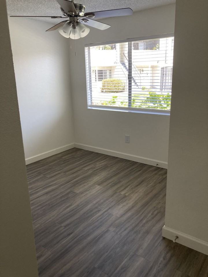 Oakleaf Apartments - Photo 7 of 12