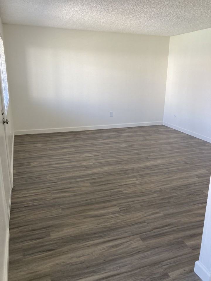 Oakleaf Apartments - Photo 6 of 12