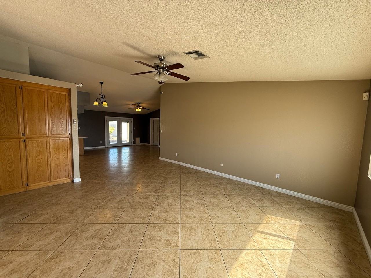7140 E 26th St - Photo 5 of 23