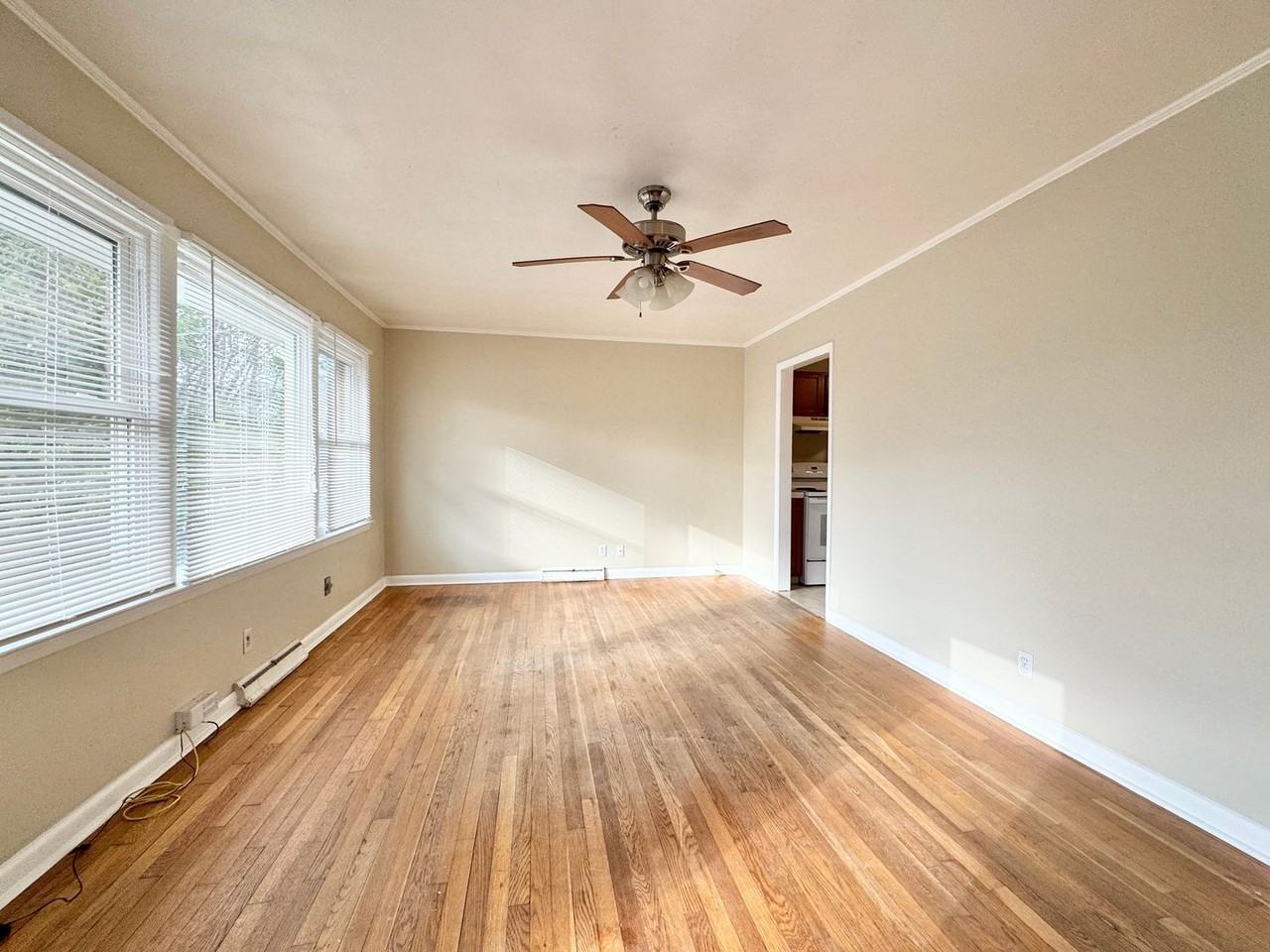 2902 Holmes Rd - Photo 2 of 7