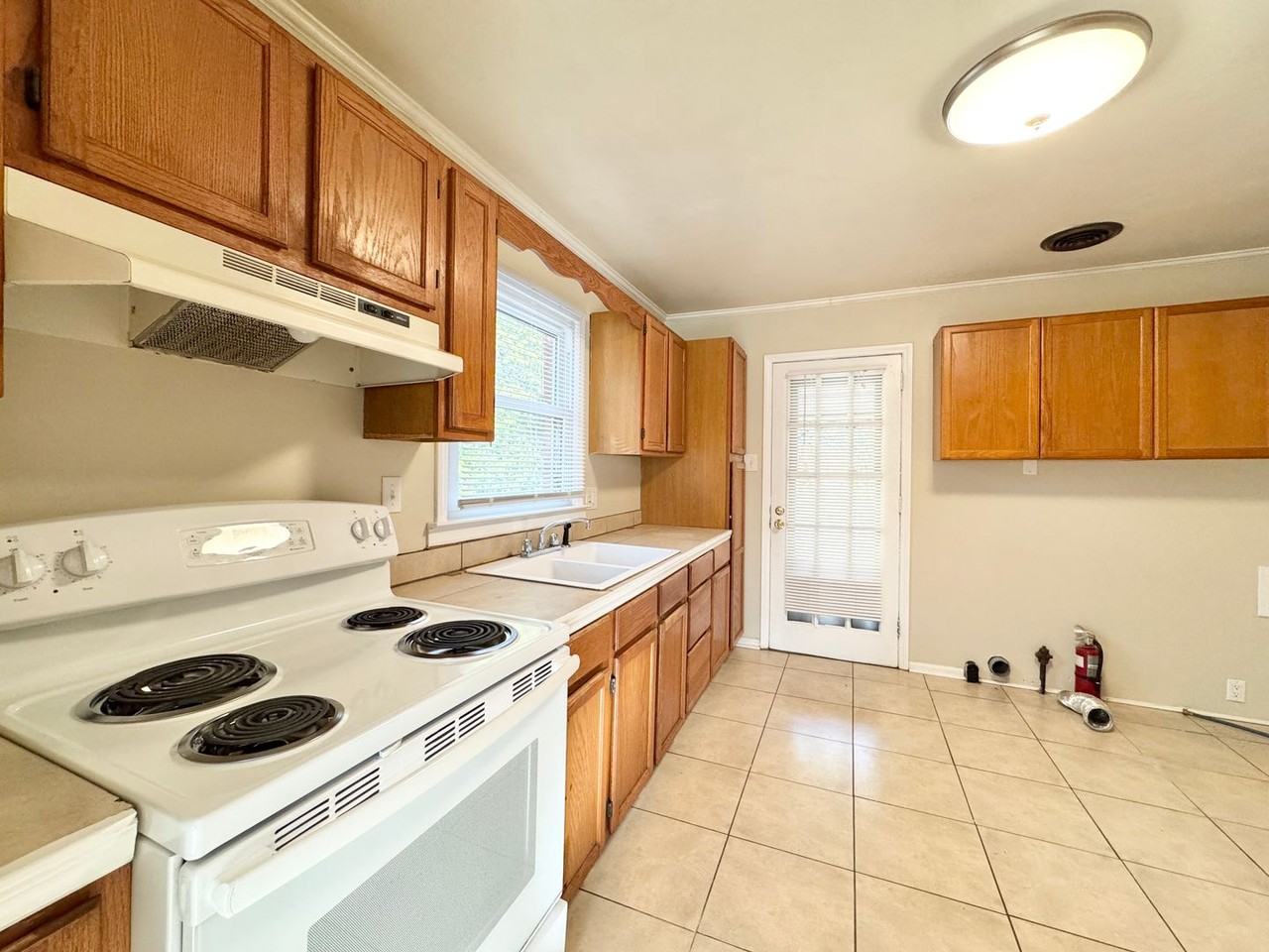 2902 Holmes Rd - Photo 4 of 7