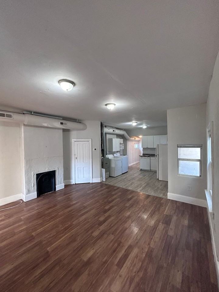 2914 R St - Photo 2 of 11