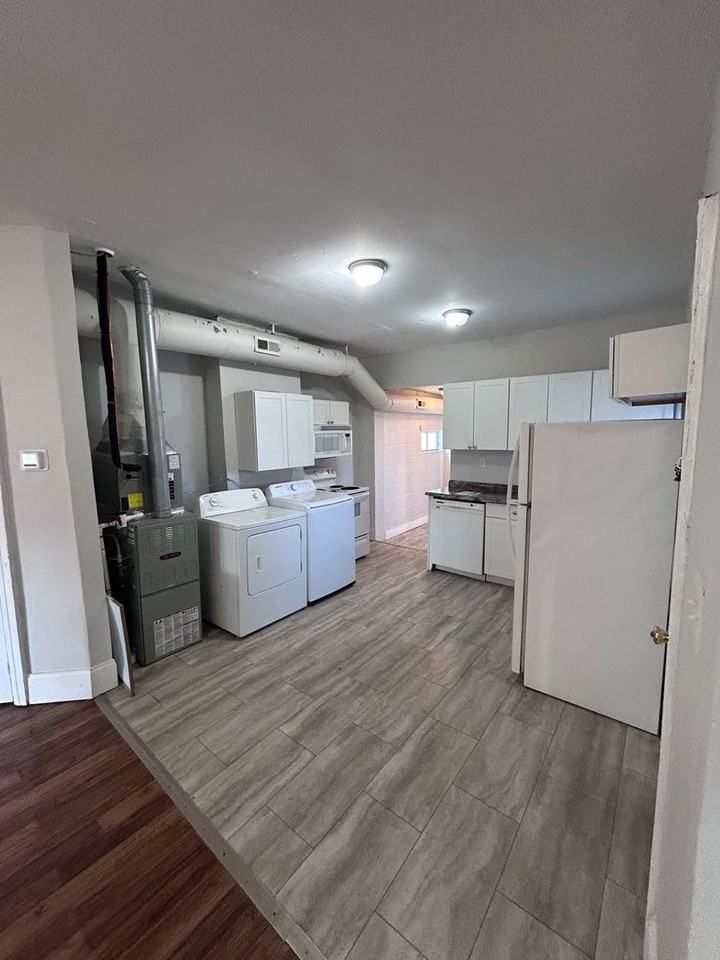 2914 R St - Photo 3 of 11