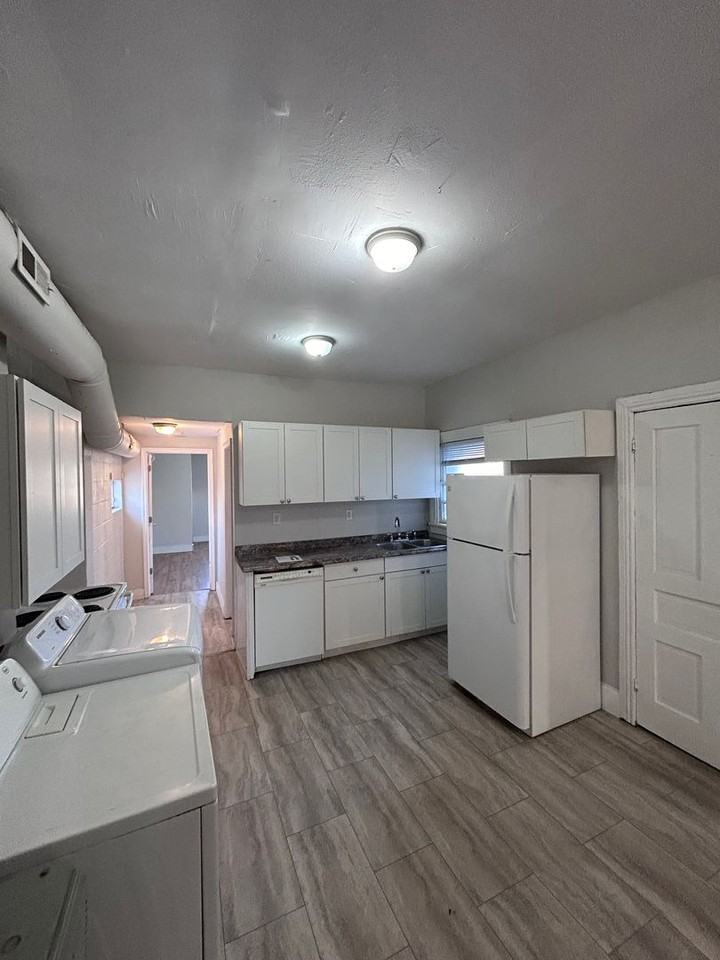 2914 R St - Photo 4 of 11