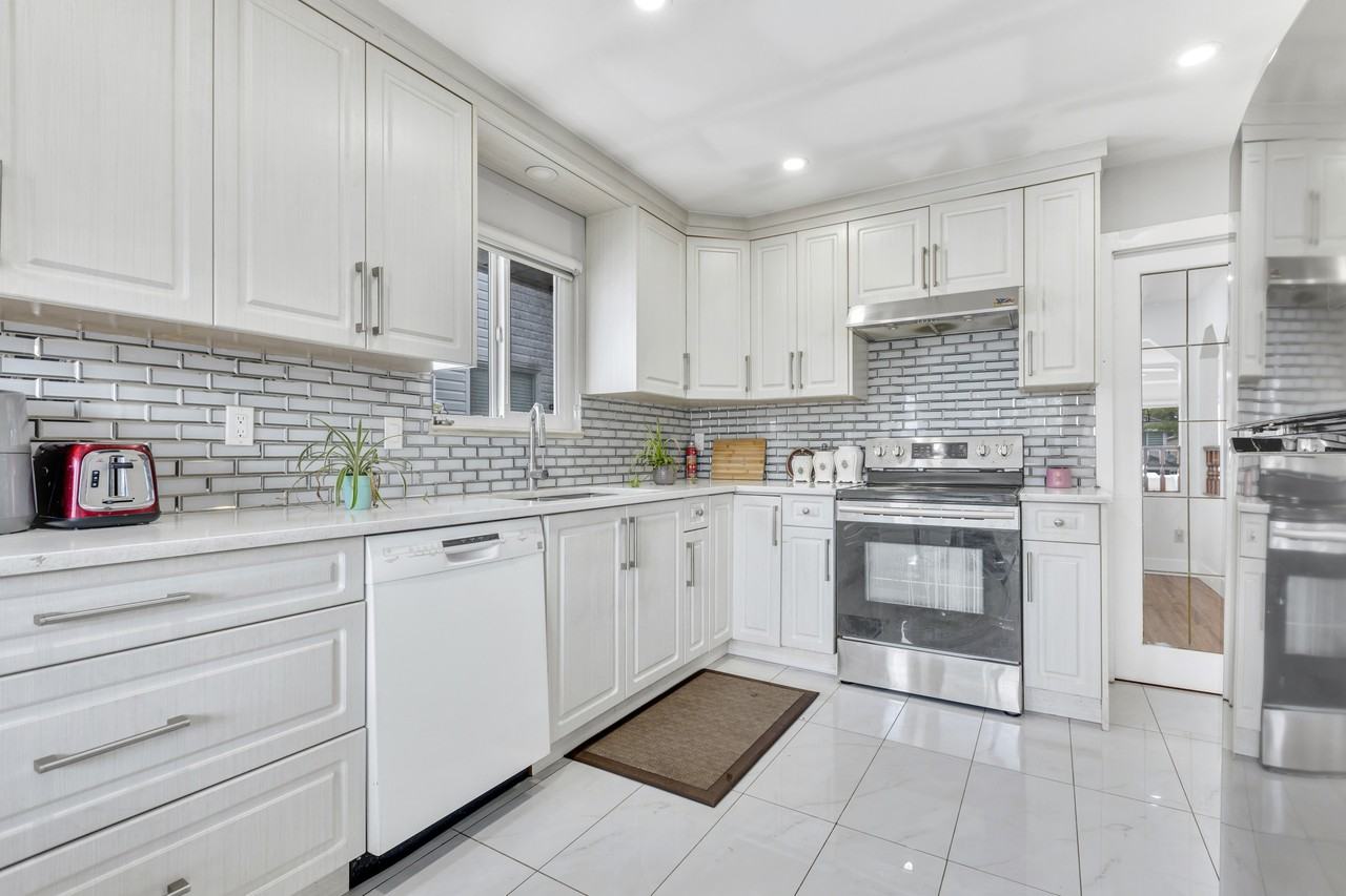 12474 90A Avenue - Photo 2 of 17