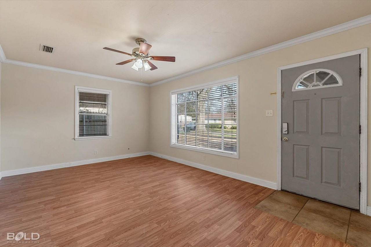 2726 W Cavett Dr - Photo 5 of 37