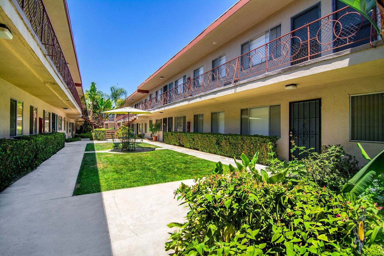 128 West Maple Street - Photo 3 of 9