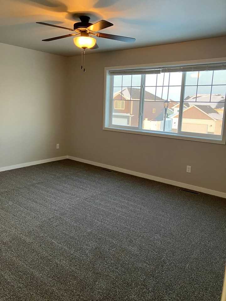 7491 18th St S - Photo 4 of 33