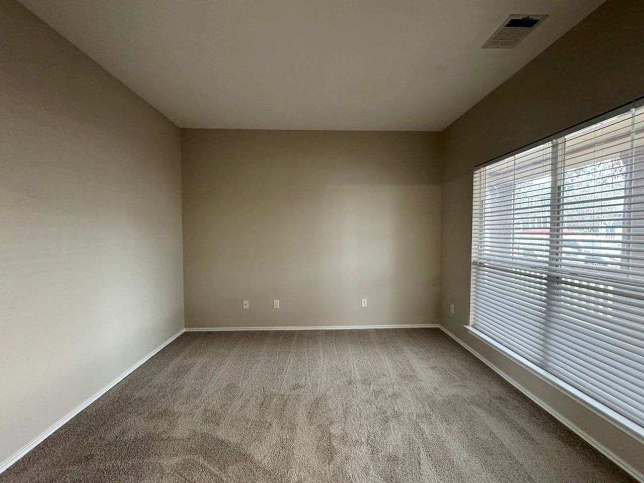 544 Hogan - Photo 4 of 46